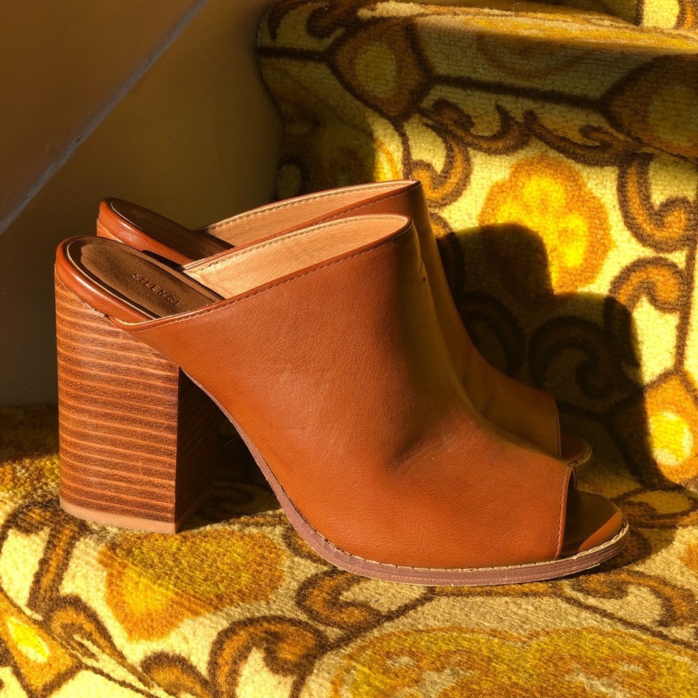 UO Cognac Open-toes Mules w/ block heel
